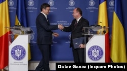 Șeful diplomației ucrainene Dmitro Kuleba împreună cu omologul său român Bogdan Aurescu, București, 22 aprilie 2022.