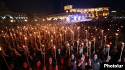 Armenia - Armenian opposition groups start a torchlight procession to the Armenian genocide memorial in Yerevan, April 23, 2022.