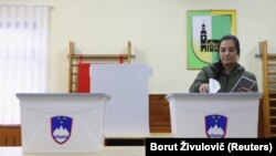 Архивска фотографија - Гласање за парламентарни избори во Словенија. 24 април 2022 година.