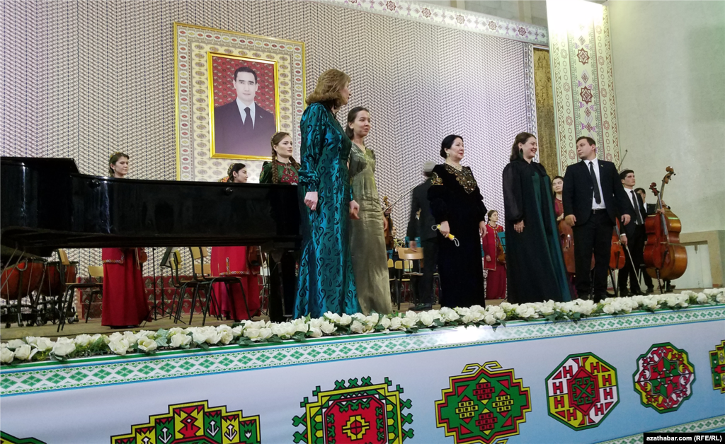 Konsert ýerine ýetirijileri. Aşgabat, 2022-nji ýylyň 16-njy apreli