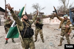 «Кадыровцы» из батальона «Ахмат» в захваченном Россией Мариуполе, 17 апреля 2022 года