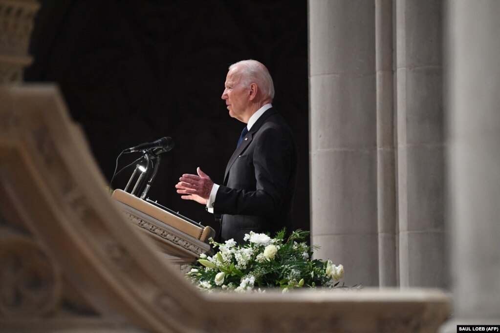 Në fjalimin e tij, presidenti amerikan, Joe Biden, tha se Madeleine Albright ka ndryshuar rrjedhën e historisë. Ai tha se Albright, në cilësinë e sekretares së Shtetit ndihmoi në ndaljen e gjenocidit në Ballkanin Perëndimor.&nbsp;