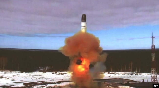 Испытание межконтинентальной баллистической ракеты "Сармат" на космодроме в Плесецке. 20 апреля 2022 года