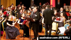 “Klassika dünýäsine syýahat! Latyn Amerikasy” atly konsert Türkmenistanyň Döwlet simfoniki orkestri tarapyndan ýerine ýetirildi. Aşgabat, 2022-nji ýylyň 23-nji apreli