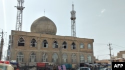 مسجد شیعیان در شهر مزار شریف که حدود ده روز قبل هدف حمله بمی قرار گرفت و دهها نمازگزار کشته و زخمی شدند