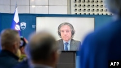  Роберт Голоб 