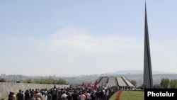 Armenia - People walk to the Tsitsernakabert memorial in Yerevan during an annual commemoration of the 1915 Armenian genocide in Ottoman Turkey, April 24, 2022.