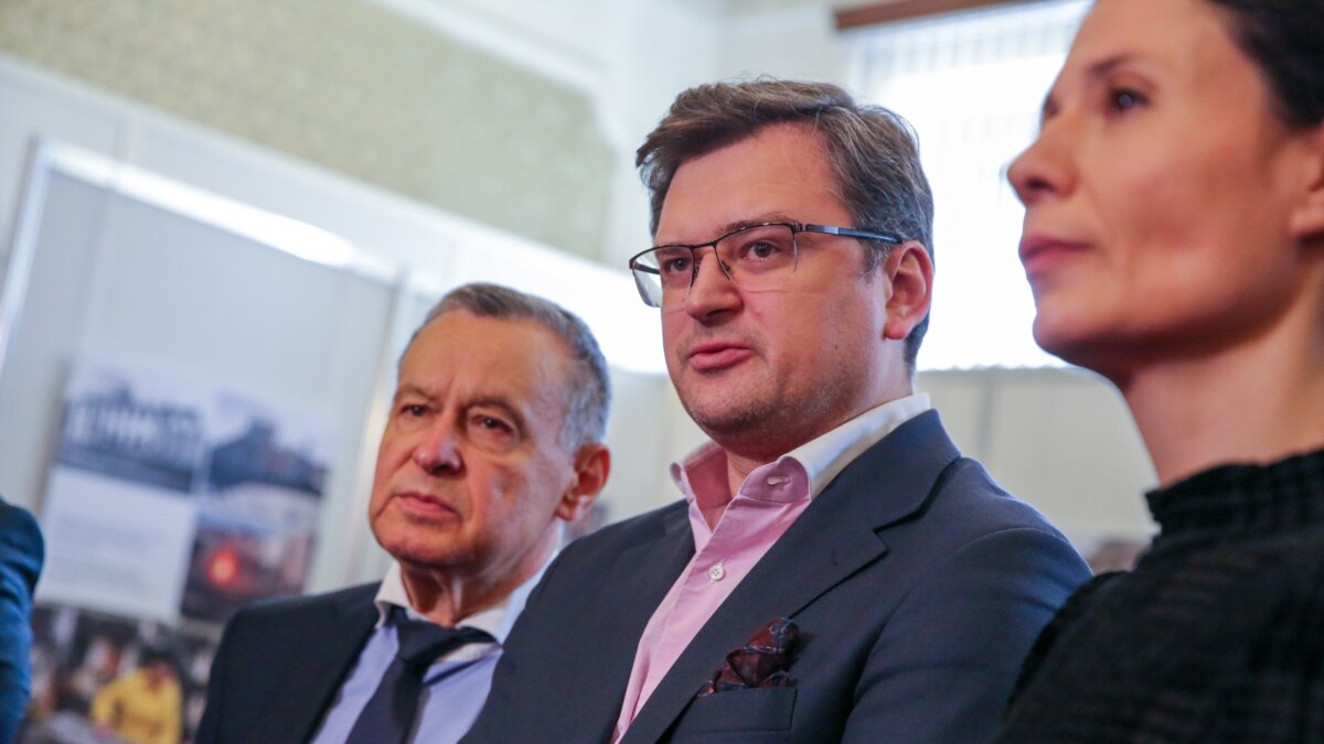Украинският външен министър Дмитро Кулеба откри изложба в Народното събрание