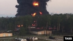 Incendiul din zorii zilei de 25 aprilie, la un depozit petrolier din orașul rusesc Briansk, în apropiere de granița cu Ucraina