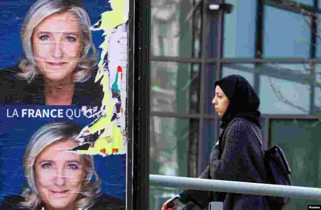 Szóba került még Le Pen azon törvényjavaslata, amely&nbsp;megtiltaná, hogy a muszlim nők a köztereken fejkendőt viseljenek. Macron szerint a fejkendő vallási jelkép, az államnak pedig nincs beleszólása vallási kérdésekbe. Le Pen erre azzal reagált, hogy szerinte a jelenlegi elnök nem olvasta a törvényjavaslatát