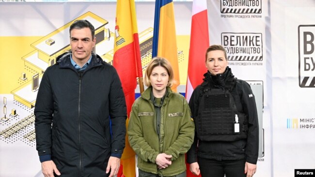 Spanish Prime Minister Pedro Sanchez (left) and Danish Prime Mette Frederiksen (right) with and Ukrainian Deputy Prime Minister Olha Stefanishyna in Kyiv on April 21. 