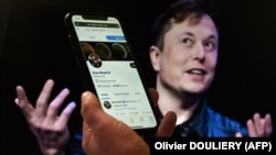 Potrivit lui Musk, Twitter este un spațiu important pentru dezbaterile publice, iar CEO-ul de la Tesla va avea grijă ca platforma să protejeze libertatea de exprimare.