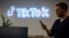 Mulți politicieni vestici susțin interzicerea TikTok motivând că datele utilizatorilor ar ajunge nu doar la firma-mamă ByteDance, ci chiar la guvernul chinez.