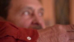 Ученици собираат пари за руски наставник казнет за отстранување на симболот „Z“