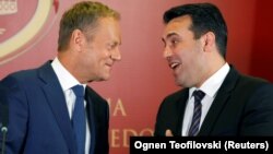 Kryetari i Këshillit Evropian, Donald Tusk dhe kryeministri maqedonas, Zoran Zaev. Shkup, 27 prill, 2018.