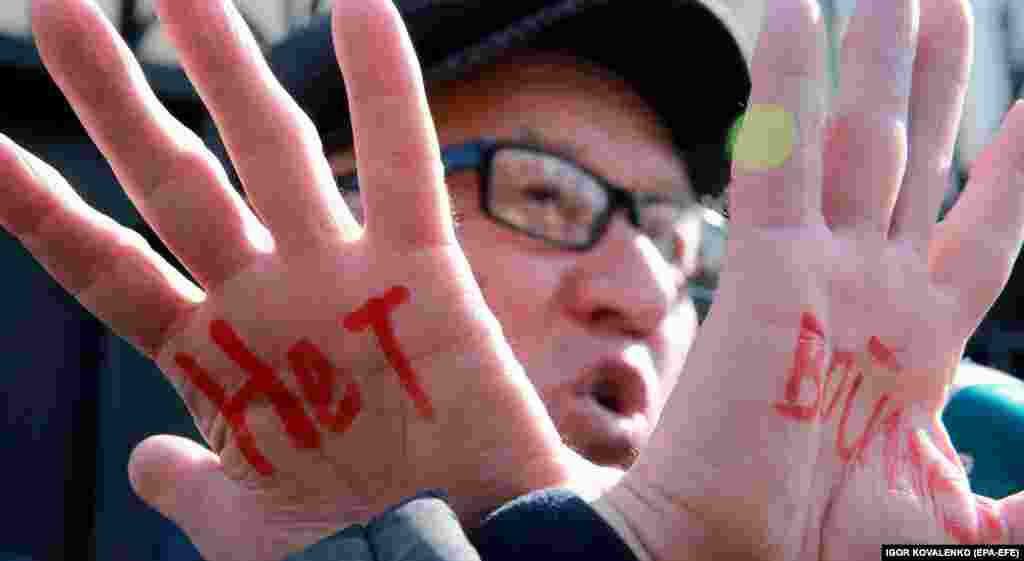 A protester with the Russian inscription &#39;No to War&#39; written on his hand takes part in a protest rally outside the Russian Embassy in Bishkek, demanding an end to the war in Ukraine.