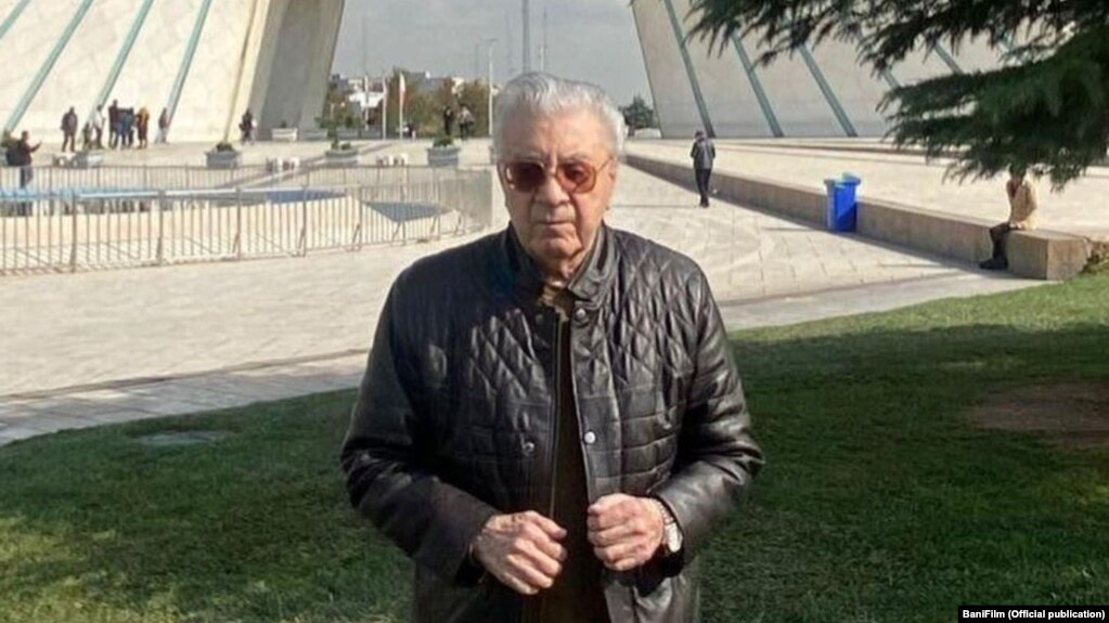 اکبر گلپایگانی در مجموعه فرهنگی و هنری برج آزادی، آبان ۱۴۰۰