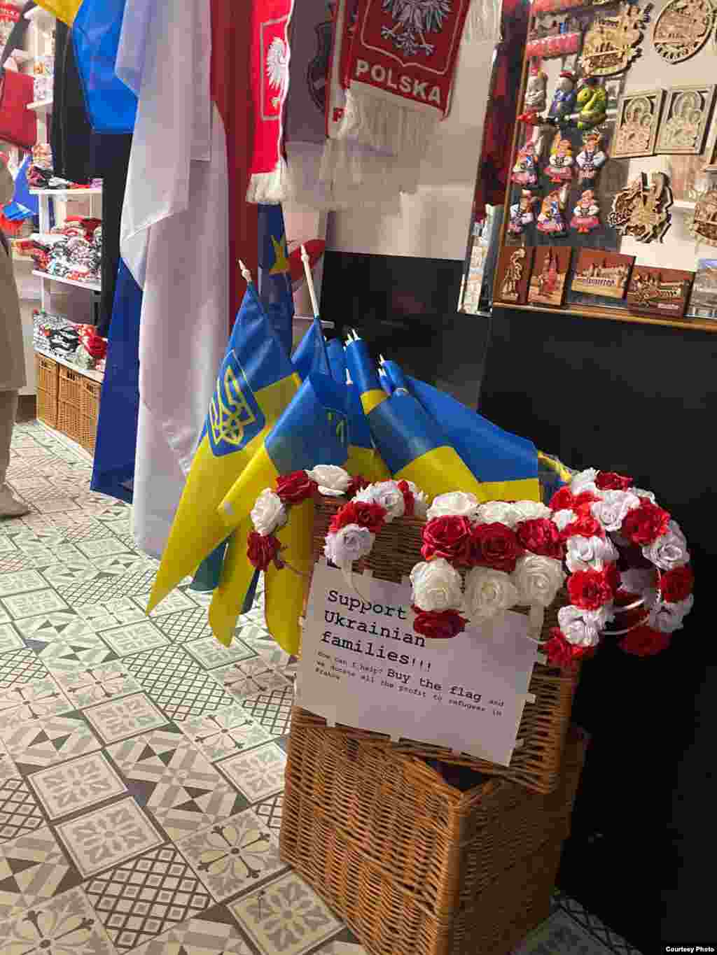 У кожному магазині або кафе &ndash;&nbsp;український прапор