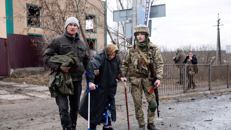 Орусияда Украинадагы согушка каршы чыккандарды полиция кармап жатат