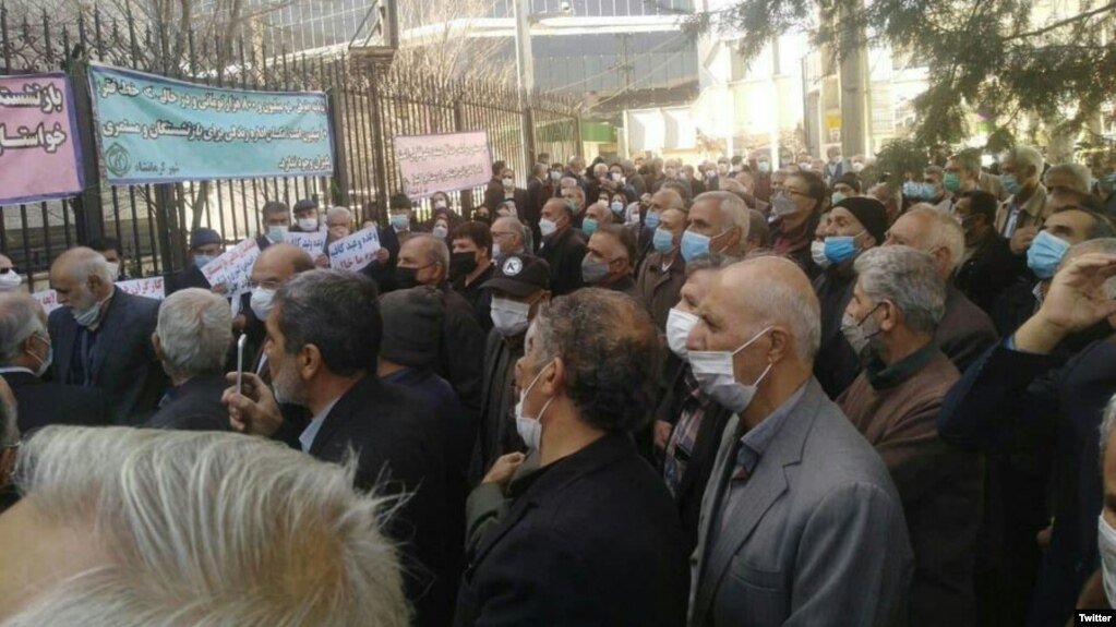 تجمع اعتراضی بازنشستگان و مستمریبگیران در کرمانشاه