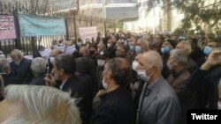 تجمع اعتراضی بازنشستگان و مستمری‌بگیران در کرمانشاه
