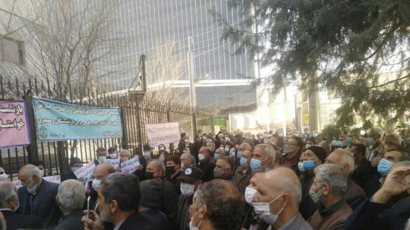 اعتراضات متقاعدین در ایران ادامه دارد؛ پولیس تعدادی را بازداشت کرده است