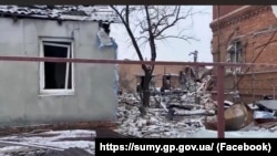 Знищені авіаударом будинки в Сумах, 8 березня 2022 року