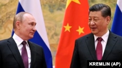 Russian President Vladimir Putin (left) and his Chinese counterpart, Xi Jinping (file photo)