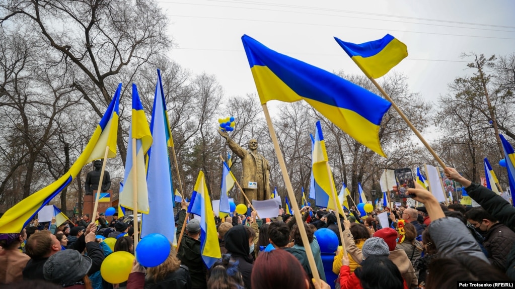Антивоенный митинг в поддержку Украины. Алматы, 6 марта 2022 года