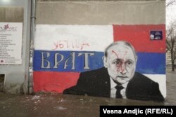 Mural Putinu u naselju Vračar u Beogradu. Dan nakon što je naslikan, ispisana je poruka "ubica".