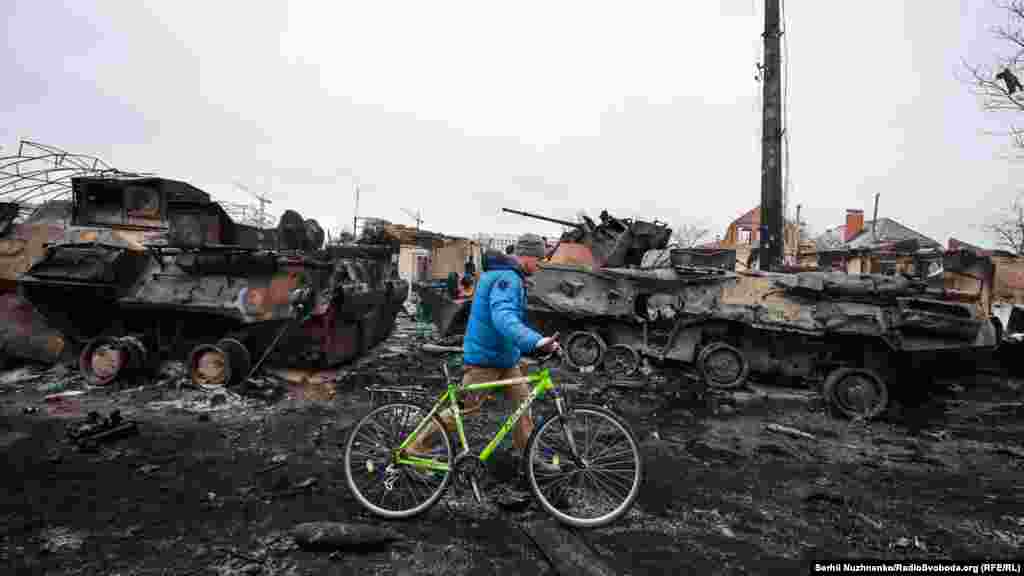 Спалена техніка російської армії в Бучі, Київська область, 1 березня 2022 року