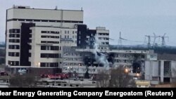 Пошкоджена адміністративна будівля Запорізької атомної електростанції в Енергодарі, 4 березня 2022 року