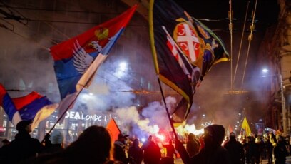 Няколко хиляди души се събраха в Белград в петък вечерта