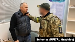 Soldiers of Kyiv's 206th Territorial Defense Battalion detained Nestor Shufrych and his bodyguards and handed them over to the police, they said.