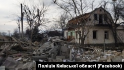 Внаслідок авіаудару знищені будинки та постраждали люди – поліція Київської області