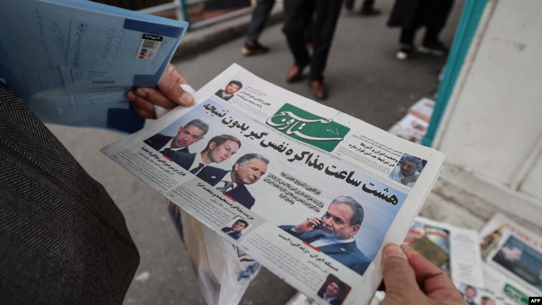 تیتر اول روزنامهٔ «ستارهٔ صبح» در ۱۸ بهمن، یک روز پس از مذاکرات ایران و آمریکا در پایتخت عمان