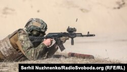 Ukrainian soldiers train near Kyiv.