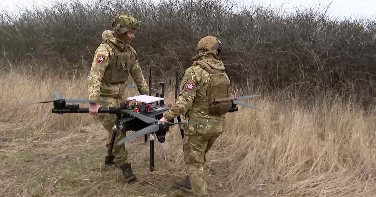 Бійці в екзоскелетах та дрони-бомбери: як під Покровськом ЗСУ відбивають російські "язички"
