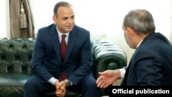 Armenia -- Prime Minister Nikol Pashinian (R) meets with Zareh Sinanyan, the newly appointed commissioner general of Diaspora affairs, Yerevan, June 14, 2019.