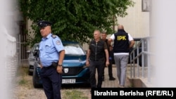 Pet policajaca pojavilo se pred sudijom u Osnovnom sudu u Prištini, podružnici u Lipljanu, 9. jula nakon smrti osumnjičenog, navodno tokom hapšenja 7. jula.