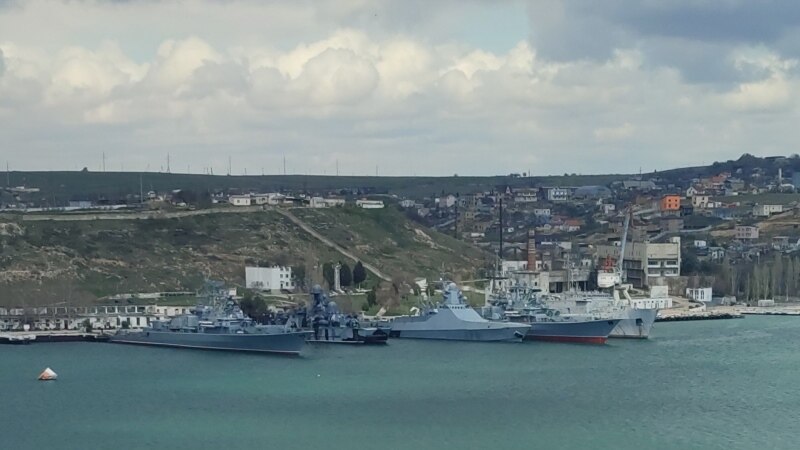 Более десяти кораблей Черноморского флота стоят в Севастопольской бухте (+фото)