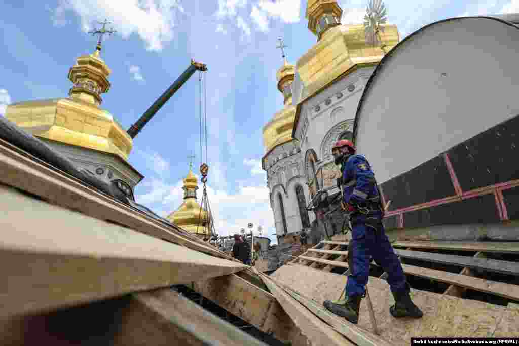 Генеральний директор Національного заповідника «Києво-Печерська лавра» Максим Остапенко під час брифінгу наголосив, що завдяки злагодженій роботі рятувальників, правоохоронців та працівників заповідника вдалося уникнути значно масштабніших втрат