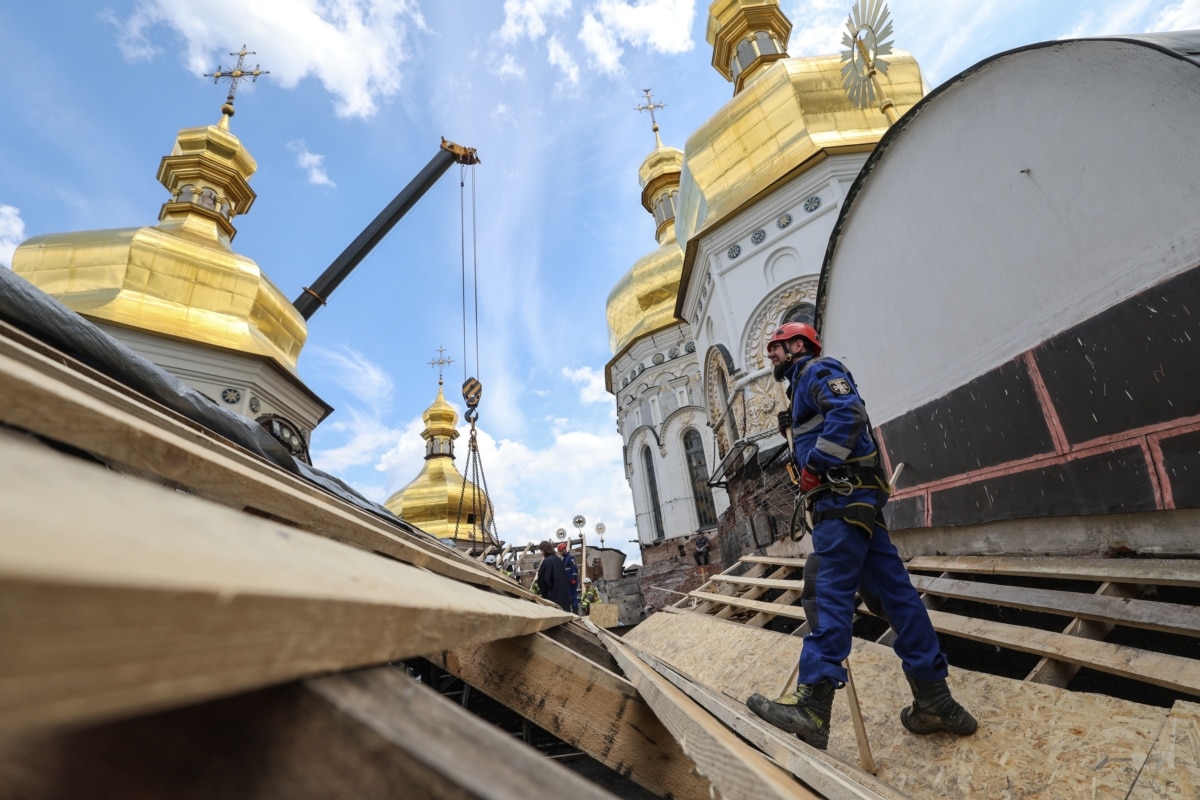 Генеральний директор Національного заповідника «Києво-Печерська лавра» Максим Остапенко під час брифінгу наголосив, що завдяки злагодженій роботі рятувальників, правоохоронців та працівників заповідника вдалося уникнути значно масштабніших втрат<br><br><br></br><br>
