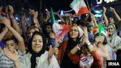  شادی مردم در خیابان‌های تهران