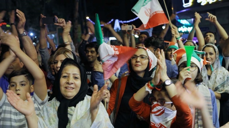 فیفا: برای شعار حمایت از حضور زنان ایرانی در ورزشگاه‌ها مجوز صادر کرده‌ایم