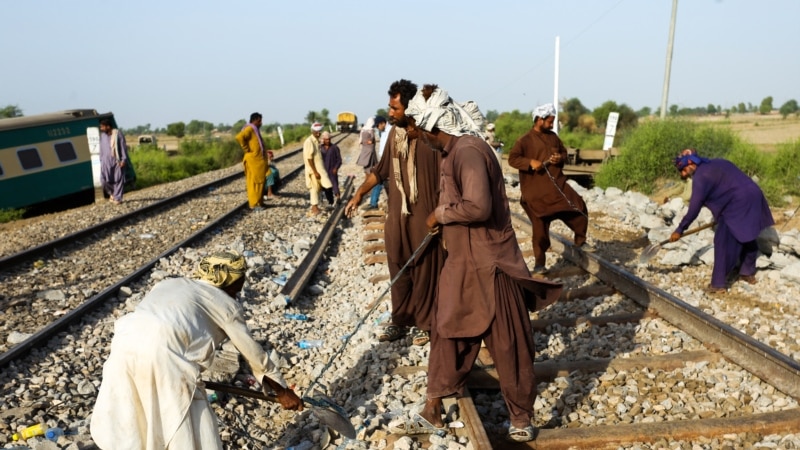 Kalon 60 numri i viktimave nga përplasja e trenave në Pakistan