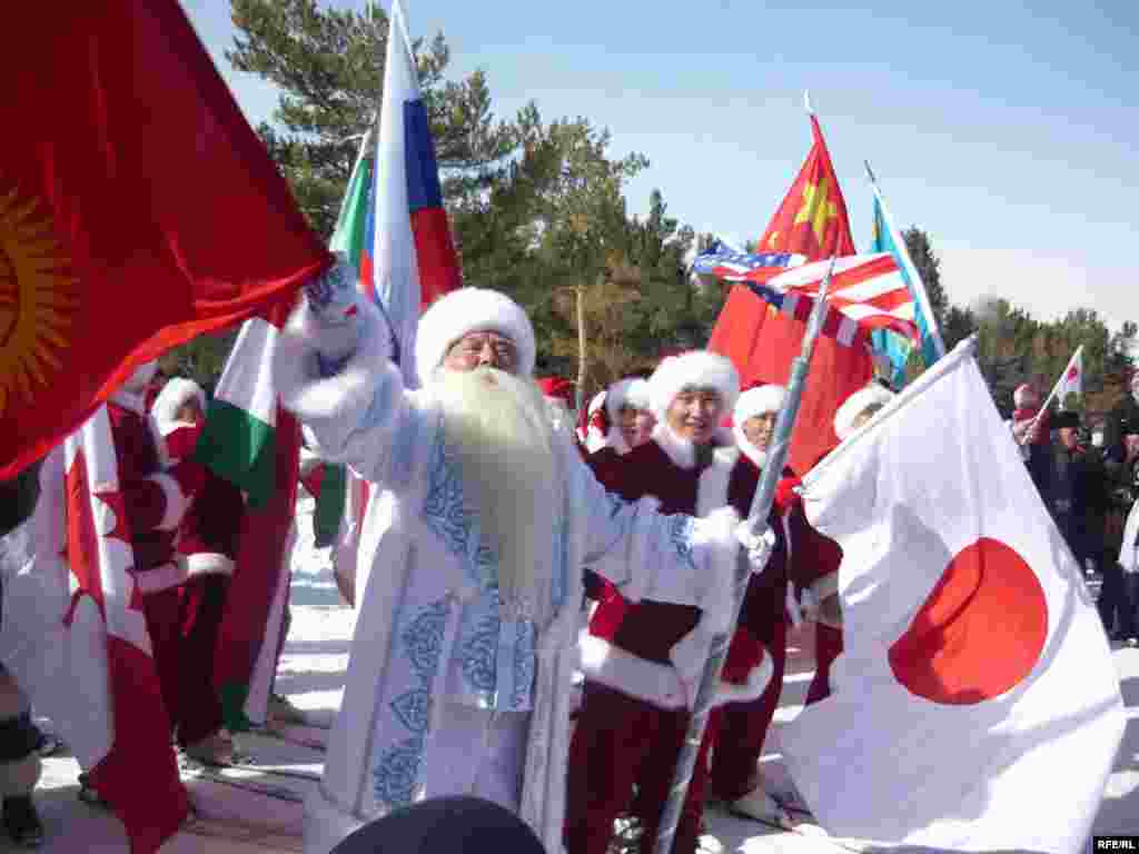 A scene from the International Santa Claus Festival in Bishkek, Kyrgyzstan on February 7, 2009. (RFE/RL)