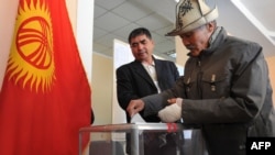 Many experts agree that the Kremlin's influence has long been felt in Kyrgyz elections. (file photo)