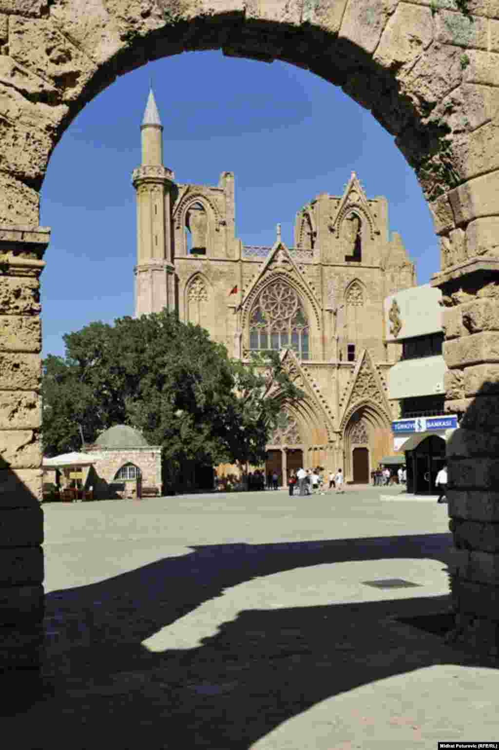 Katedrala Sv.Nikole ili Lala Mustafa pa&scaron;ina džamija