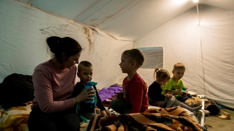 Генчовска: Бугарија ќе помага во олеснување на протокот на бегалците од Украина